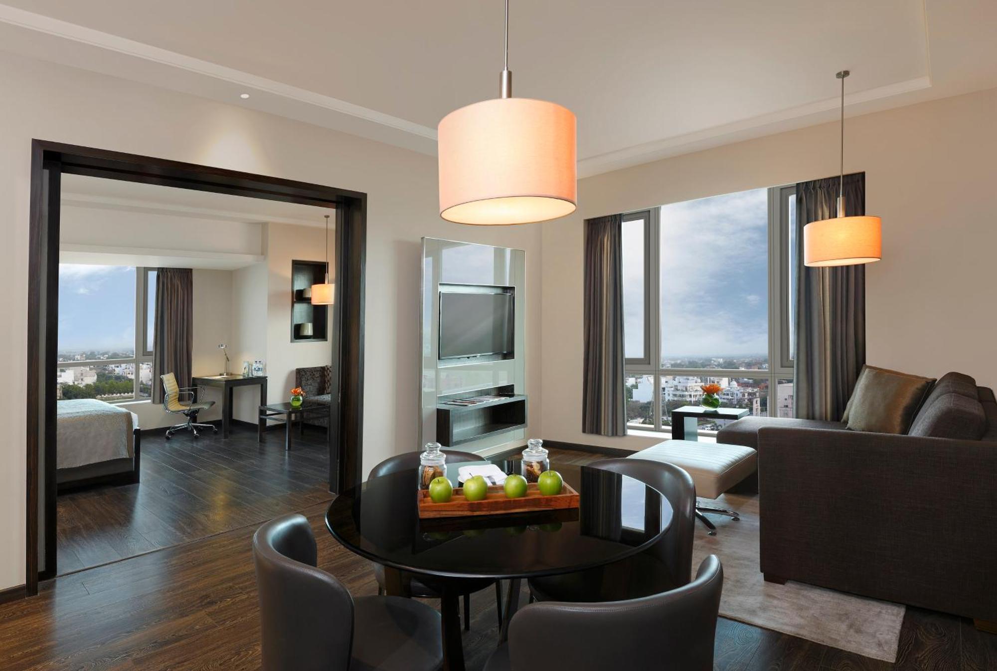 Novotel Lucknow Gomti Nagar Εξωτερικό φωτογραφία